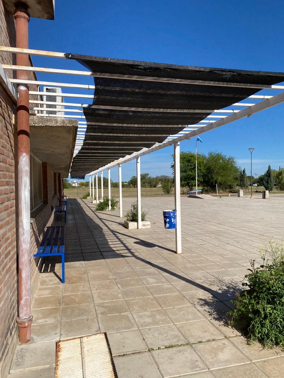 Club de robótica con estudiantes y robots